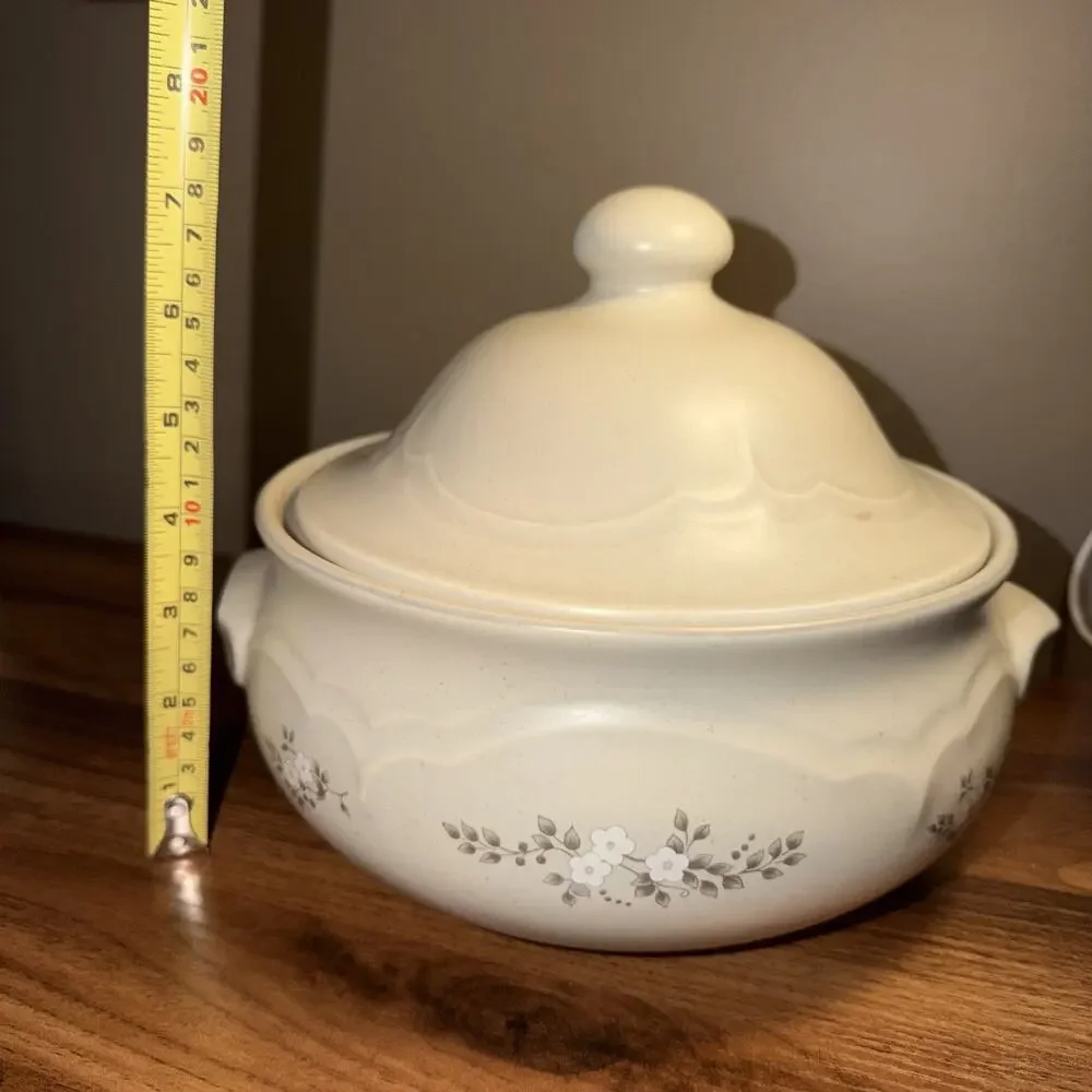 Pfaltzgraff HEIRLOOM 2 Qt Covered Casserole Dish & Lid